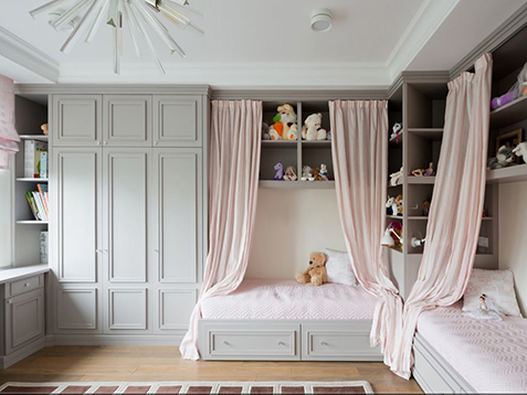 Интерьер детской комнаты для двух девочек в светлых тонах от дизайнеров фабрики элитной детской мебели VinsenT Kids